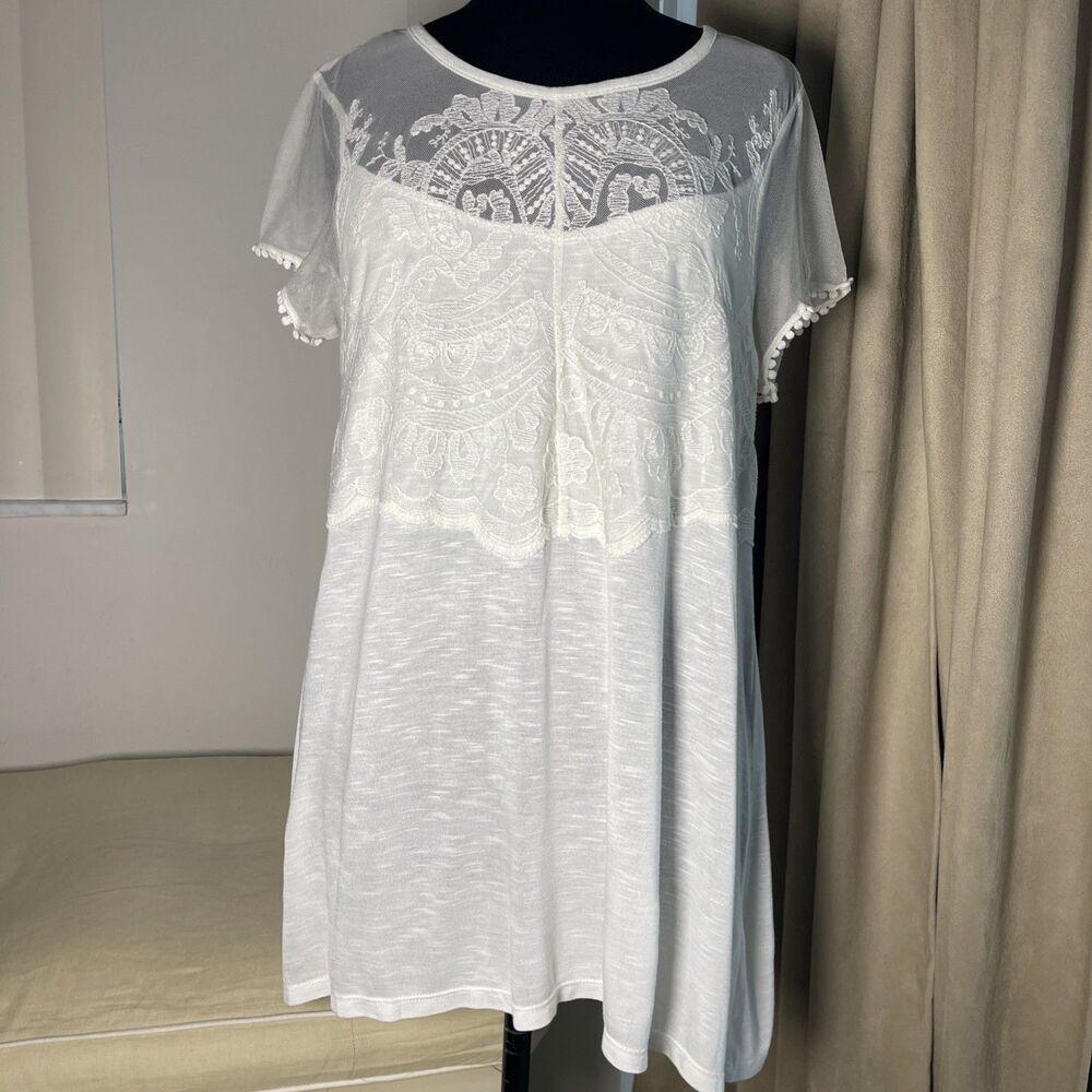 Absolutely Famous WHITE EMBROIDERED MESH SHORT SLEEVE Long SWING TEE TOP Sz M